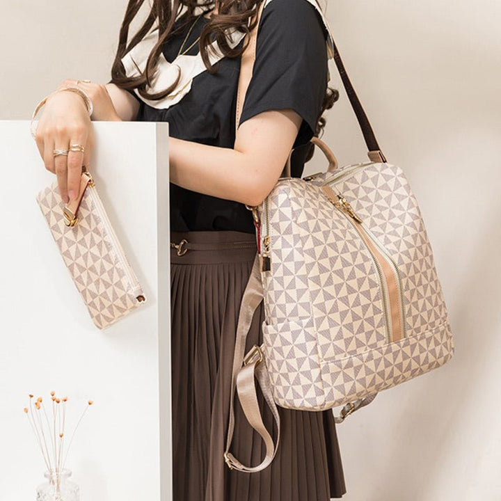 Levy | Timeless Spacious Shoulder Bag