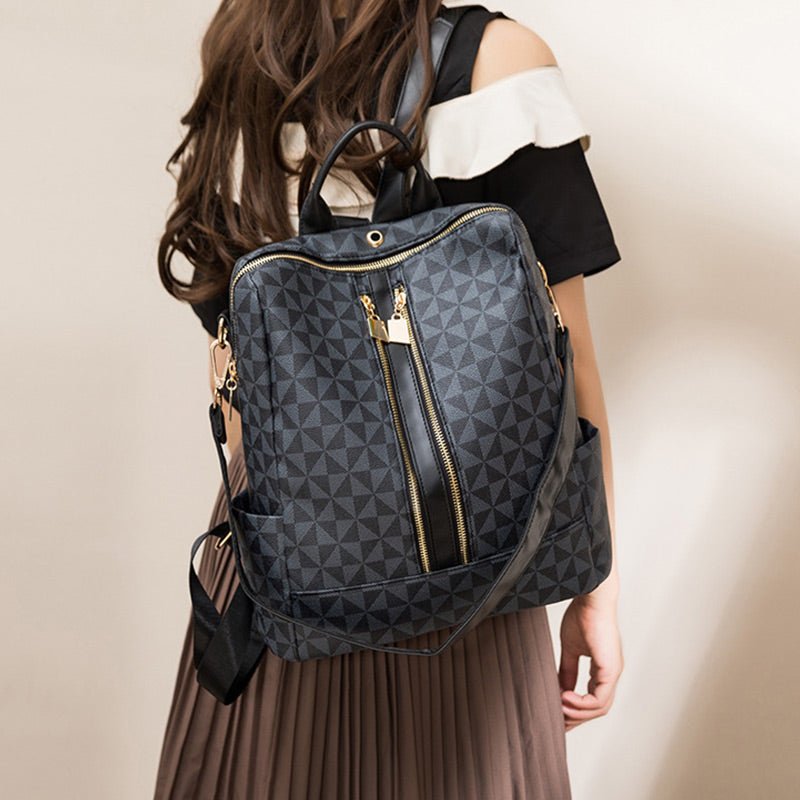 Levy | Timeless Spacious Shoulder Bag