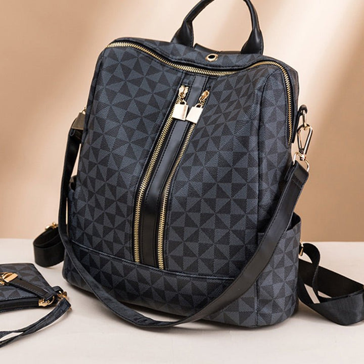 Levy | Timeless Spacious Shoulder Bag