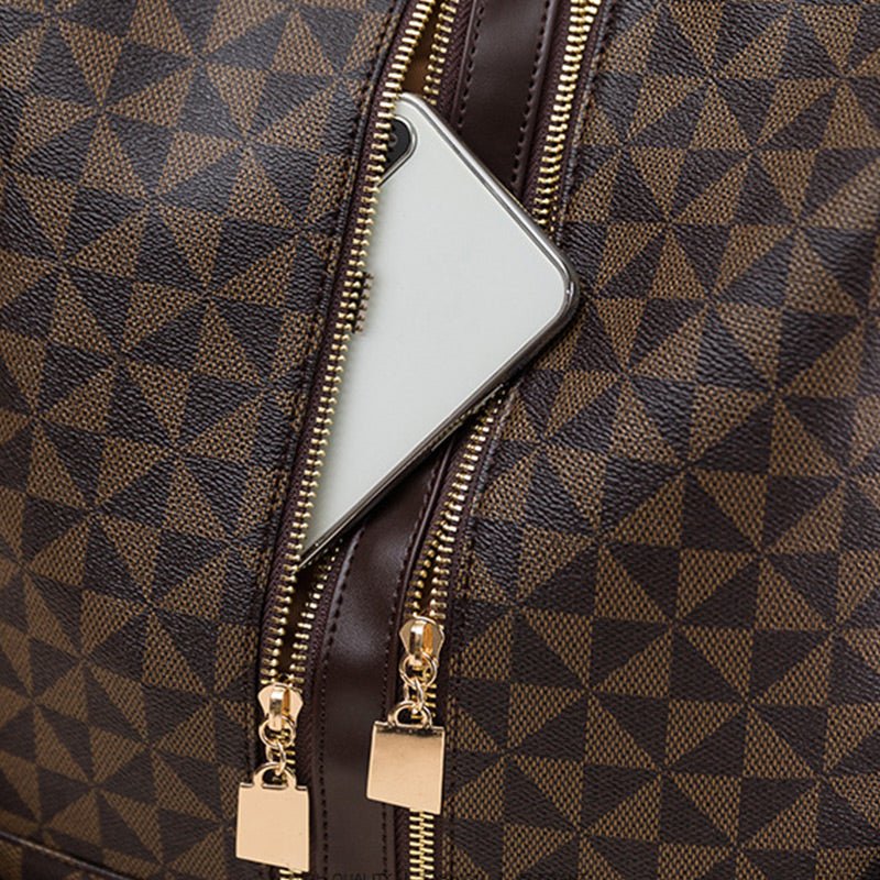 Levy | Timeless Spacious Shoulder Bag